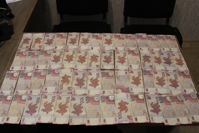 "E-manat"ın kassasından 32 min manat oğurlandı - FOTOLAR